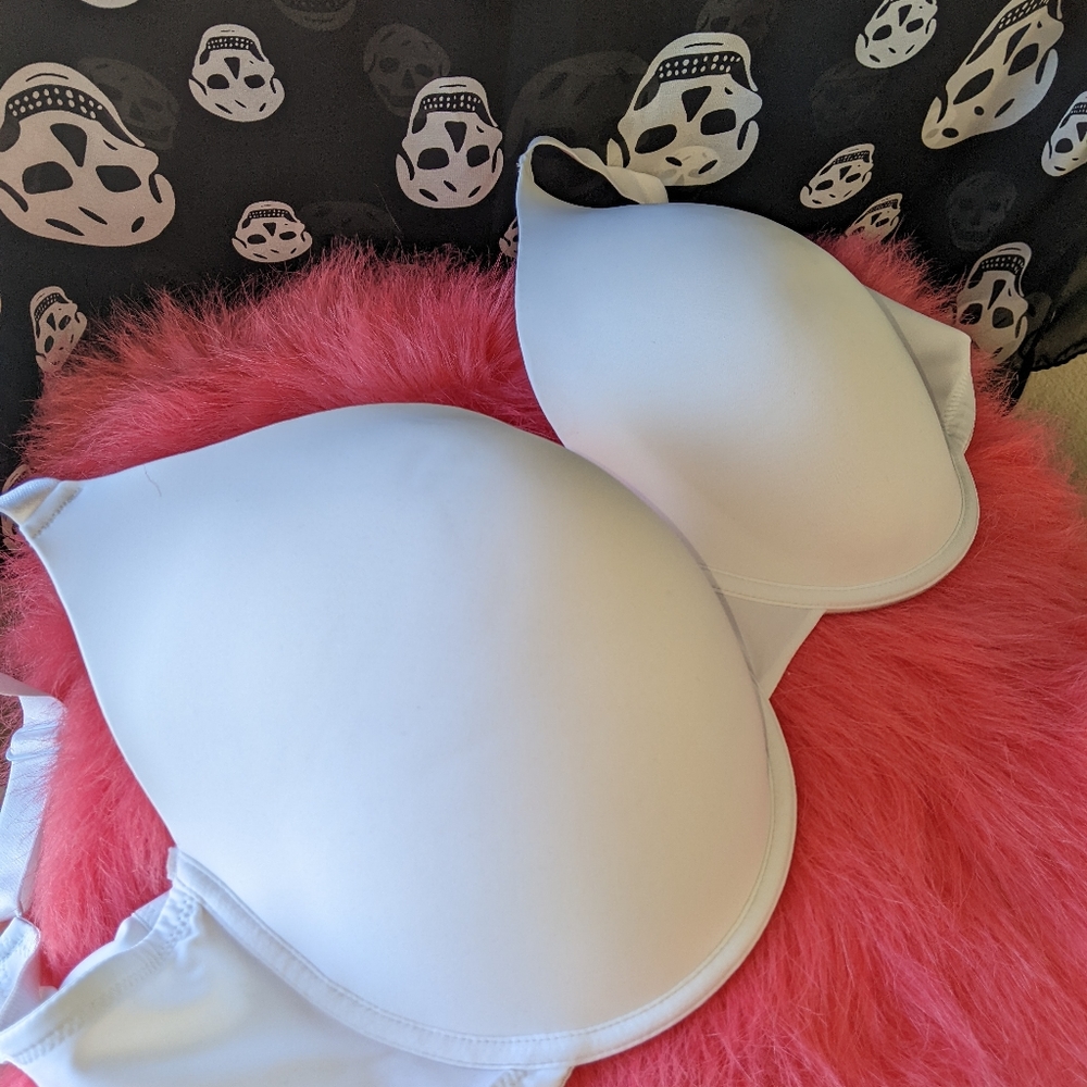 Final price NWOT White lightly padded underwire push-up bra